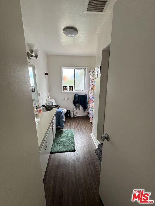 231 California Avenue, Santa Monica CA: https://media.crmls.org/mediaz/45e9aacc-ab76-4f7a-bd6e-ab33906fac8b.jpg