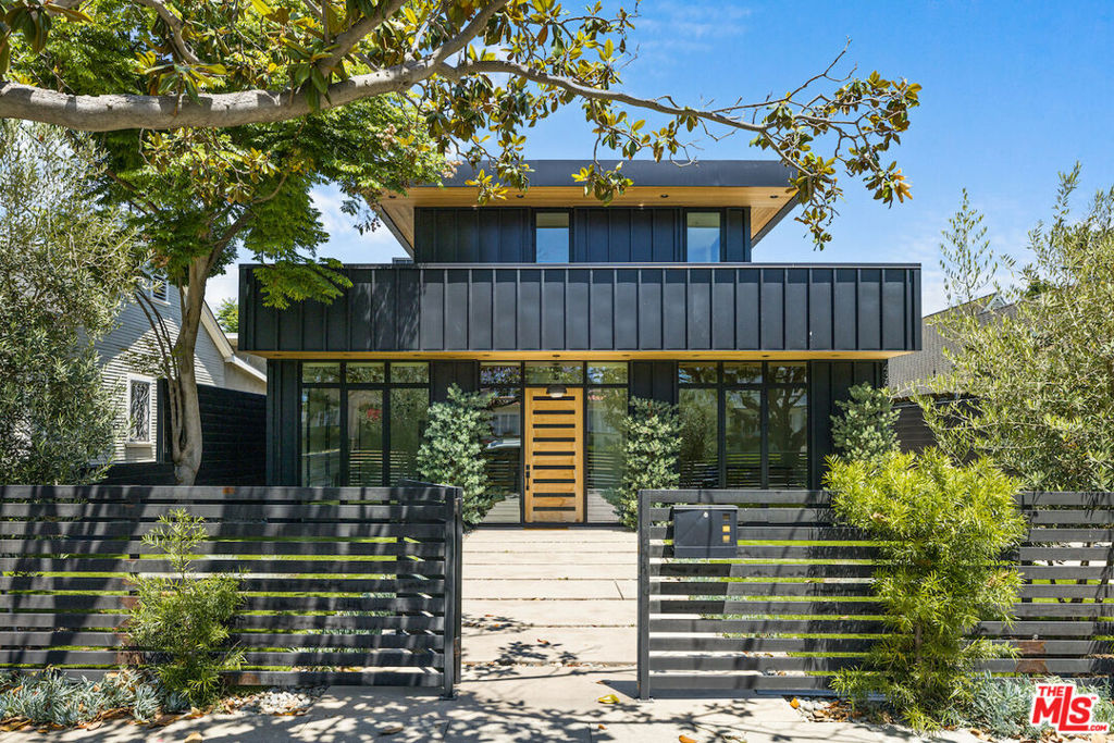 436 N Plymouth Boulevard