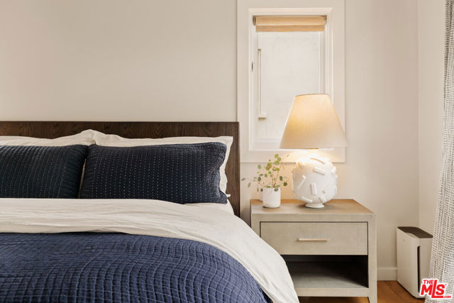 8556 Ridpath Drive, Los Angeles CA: https://media.crmls.org/mediaz/45e9dbf9-c1a5-4010-a216-7a50687004bf.jpg