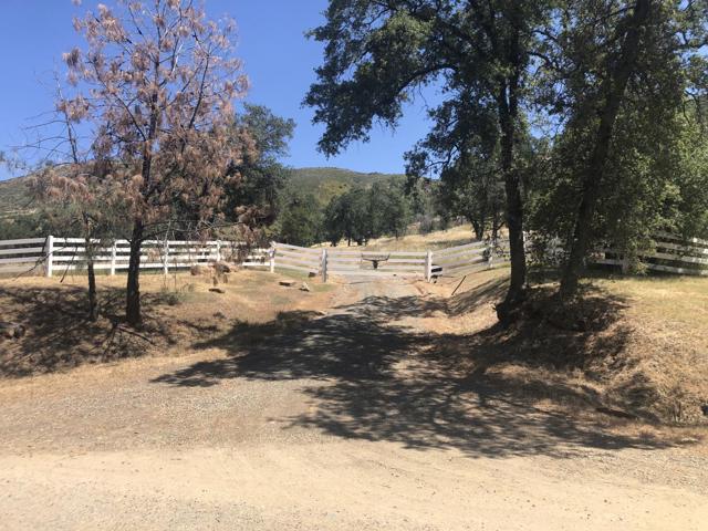 8260 Hunters Valley Road, Mariposa CA: https://media.crmls.org/mediaz/45e9ec64-d241-449c-b5e0-5d05c9feed1c.jpg
