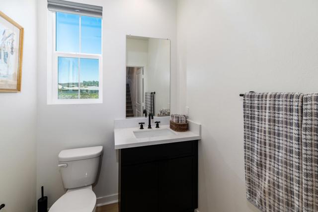 32395 Tannat Dr, Temecula CA: https://media.crmls.org/mediaz/45ea1688-d2cc-4e32-a01d-ba13ad89b2cf.jpg