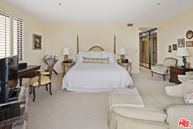 10560 Wilshire Boulevard, Los Angeles CA: https://media.crmls.org/mediaz/45ea2069-2a30-473c-85c8-c5fcaad47dfa.jpg