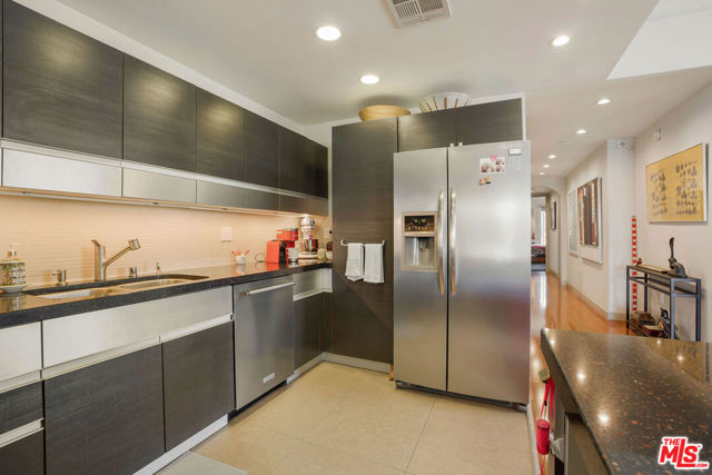 10930 National Boulevard, Los Angeles CA: https://media.crmls.org/mediaz/45ea6979-90d9-4877-bf27-70e894328a64.jpg