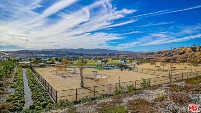 27336 Ellery Place, Santa Clarita CA: https://media.crmls.org/mediaz/45ea8df8-bc16-4590-9e30-632c356c73d6.jpg