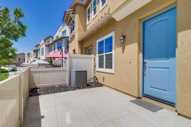 Detail Gallery Image 4 of 48 For 1560 Santa Carolina Rd #2,  Chula Vista,  CA 91913 - 4 Beds | 3/1 Baths