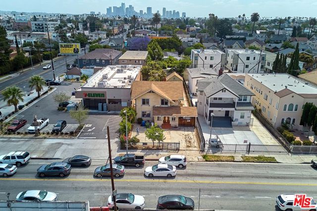 1612 Arlington Avenue, Los Angeles CA: https://media.crmls.org/mediaz/45ebebaf-aefc-4716-bccb-19bdc79791de.jpg