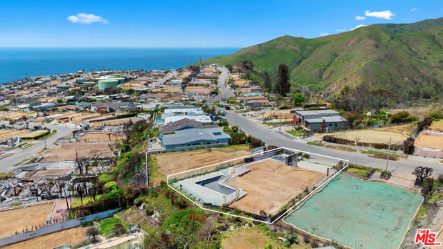 3530 Shoreheights Drive, Malibu CA: https://media.crmls.org/mediaz/45ec08e3-c755-488c-9557-653604ec4609.jpg