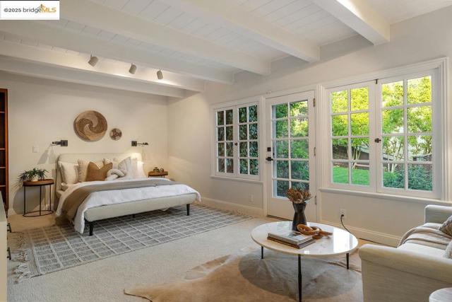 6452 Ascot Dr, Oakland CA: https://media.crmls.org/mediaz/45ec5f85-4392-4690-9085-917d405aa950.jpg