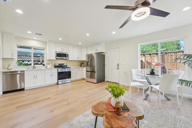Image 42 of 60 For 227 Holmes St