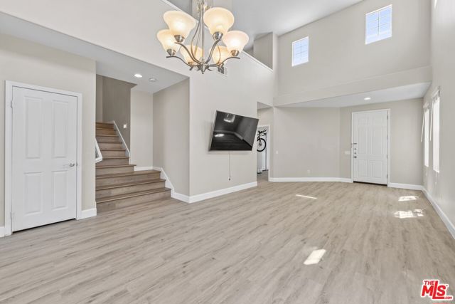 19723 Ellis Henry Court, Santa Clarita CA: https://media.crmls.org/mediaz/45eca1d5-28f6-4e07-b140-1d63dd35c55f.jpg
