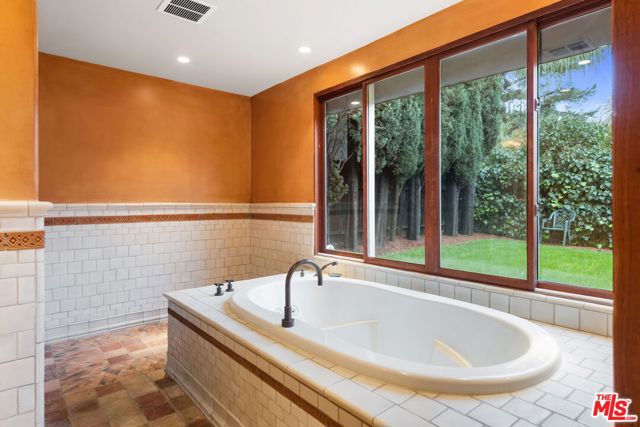 16141 Bayberry Place, Sherman Oaks CA: https://media.crmls.org/mediaz/45ecf522-8849-4783-a677-b17812c3a600.jpg