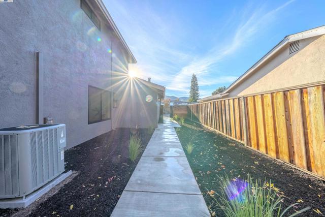 311 Foxboro Ct, San Ramon CA: https://media.crmls.org/mediaz/45ed21cd-a066-446e-928e-09147dc8e662.jpg