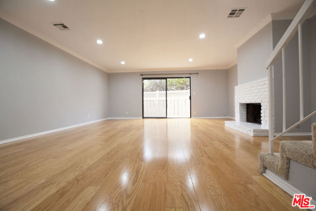 4365 Mclaughlin Avenue, Los Angeles CA: https://media.crmls.org/mediaz/45ed3543-ce4d-45d3-b5c0-3b50914b4bf2.jpg