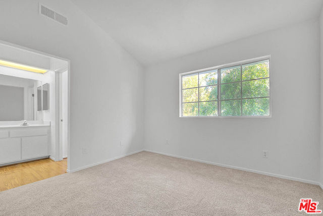 8741 Darby Avenue, Northridge CA: https://media.crmls.org/mediaz/45ed3c74-05f8-4387-aa1f-c9dc5767f2d0.jpg