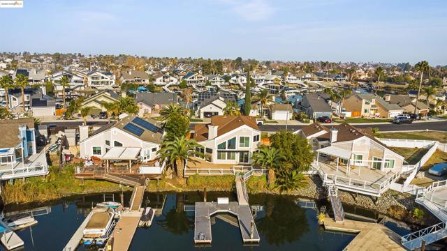 4730 Spinnaker Way, Discovery Bay CA: https://media.crmls.org/mediaz/45edacdf-b0d6-47a3-9fb8-b729c749bffe.jpg