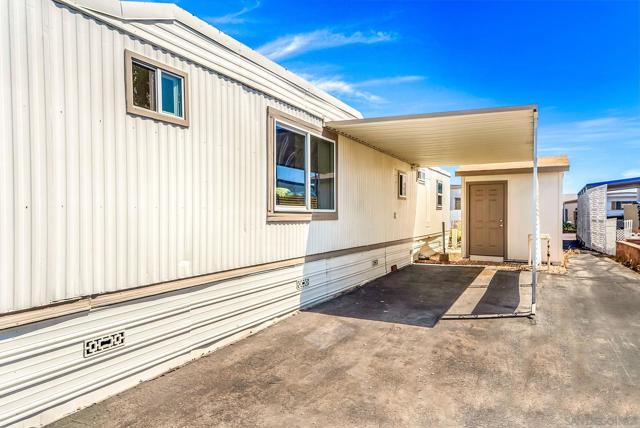 1515 Capalina Rd, San Marcos CA: https://media.crmls.org/mediaz/45ef8c2f-4eb3-46f8-9042-82bdab4993d4.jpg