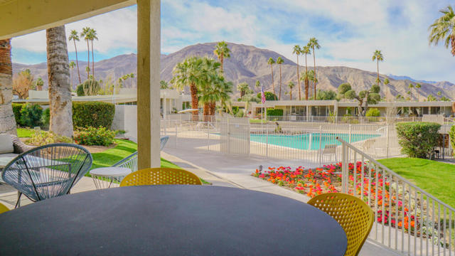 472 Sandpiper Street, Palm Desert CA: https://media.crmls.org/mediaz/45f00747-c7d3-41f8-adde-7568a5854fd4.jpg