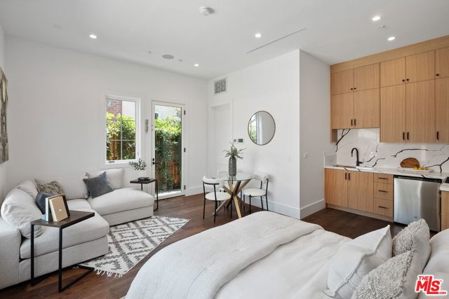 8025 Stewart Avenue, Los Angeles CA: https://media.crmls.org/mediaz/45f01b16-8c6c-446b-abe7-9b8949c9c7de.jpg