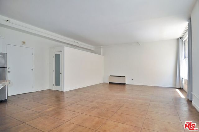 215 W 7th Street, Los Angeles CA: https://media.crmls.org/mediaz/45f06914-bd8d-4561-95f4-92beb7bcb576.jpg