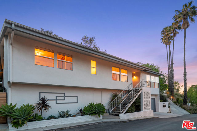 4025 Weslin Avenue, Sherman Oaks CA: https://media.crmls.org/mediaz/45f06c33-306e-4677-b010-1c580d455b9b.jpg