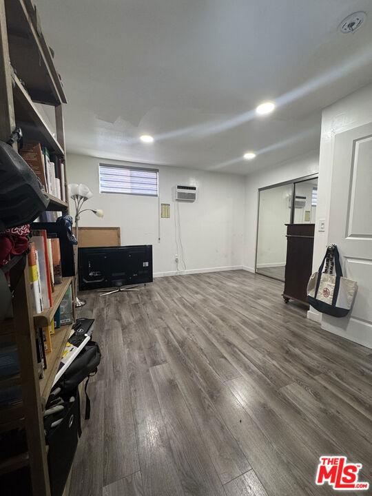 1726 W 37th Place, Los Angeles CA: https://media.crmls.org/mediaz/45f10122-f4b8-4b48-9abd-88f8cc45d2d5.jpg