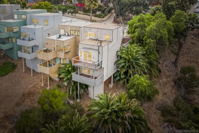 1449 Edgemont St, San Diego CA: https://media.crmls.org/mediaz/45f12743-2575-43f8-9fa3-cb04d4421ad3.jpg