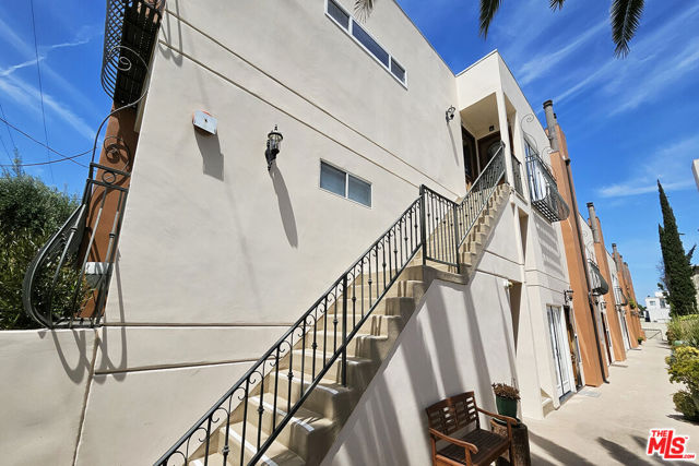 4220 Fair Avenue, North Hollywood CA: https://media.crmls.org/mediaz/45f12fda-95ee-4794-9f35-8c3dc8d018b6.jpg