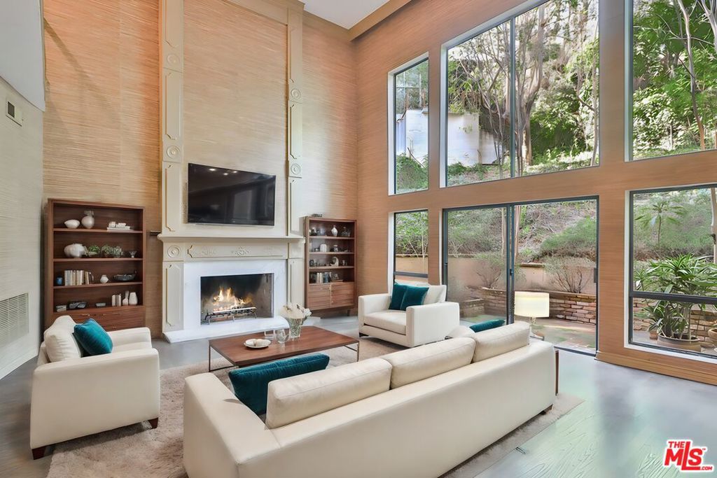 1030 Brooklawn Drive — Contemporary