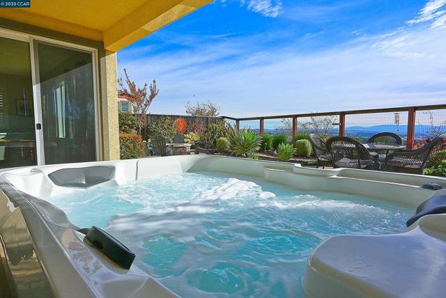 528 Caprio Ct, San Ramon CA: https://media.crmls.org/mediaz/45f196c7-5033-4f05-acb6-78744669d36f.jpg