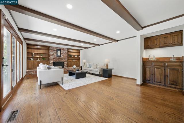 3938 Los Arabis Dr, Lafayette CA: https://media.crmls.org/mediaz/45f1bc7e-738f-48b0-bef1-49ddb7764c4e.jpg