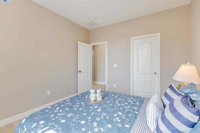 113 Silver Bell Way, Oakley CA: https://media.crmls.org/mediaz/45f22b49-ea12-4b0b-b8ee-b0bdf3af5834.jpg