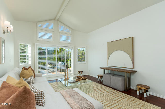 Detail Gallery Image 12 of 74 For 3550 Santa Carlotta St, Glendale,  CA 91214 - 5 Beds | 4 Baths