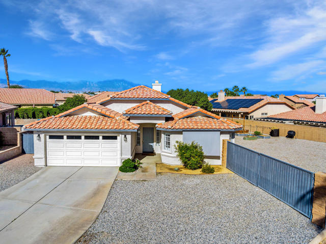78524 San Marino Court, La Quinta CA: https://media.crmls.org/mediaz/45f2664b-e089-4011-a8fb-f052c98795ef.jpg