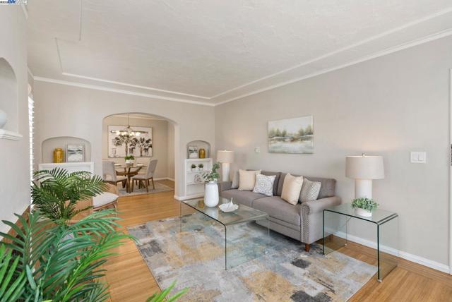 2806 Clay St, Alameda CA: https://media.crmls.org/mediaz/45f2a233-7143-4be6-a3fe-1014cd237b33.jpg