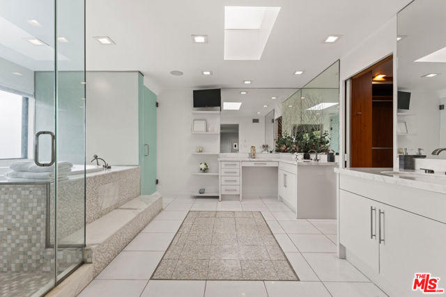 8514 Hillside Avenue, Los Angeles CA: https://media.crmls.org/mediaz/45f30bf9-8e18-4d1a-be7e-de5adf4d7b8e.jpg