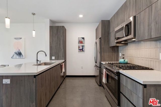11036 Moorpark Street, Los Angeles CA: https://media.crmls.org/mediaz/45f41953-082a-41cf-a2db-32c7d80ac49e.jpg