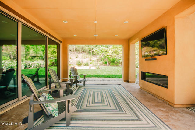 1323 Arroyo View Street, Thousand Oaks CA: https://media.crmls.org/mediaz/45f42942-6466-4e56-9480-98781dfdd762.jpg