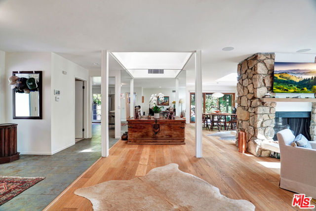 30612 Sicomoro Drive, Malibu CA: https://media.crmls.org/mediaz/45f4b1de-858c-4a33-b11a-32fd360d9ff9.jpg