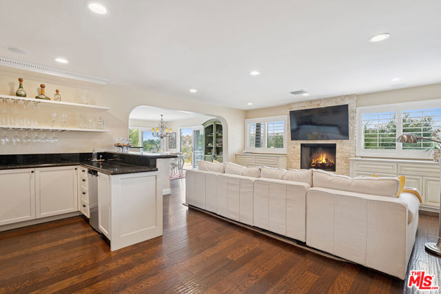23306 Park Hacienda, Calabasas CA: https://media.crmls.org/mediaz/45f4b336-a8e1-4ef6-a99c-b871ac0a864b.jpg
