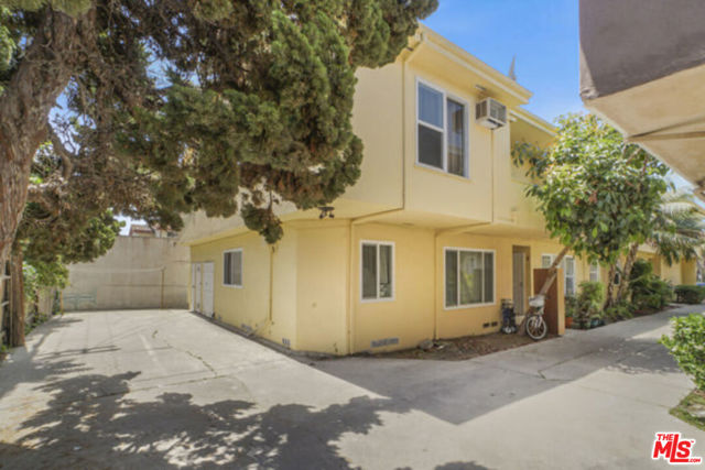 1114 S Sherbourne Drive, Los Angeles CA: https://media.crmls.org/mediaz/45f4d610-bac0-4568-9829-e776cfae3162.jpg