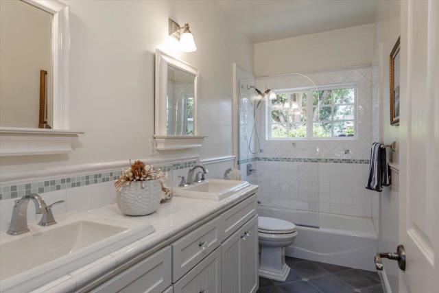 32 N El Monte Avenue, Los Altos CA: https://media.crmls.org/mediaz/45f511a2-df55-41c0-864b-cd99ea04054a.jpg