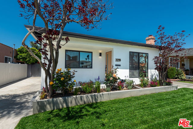 2235 S Mansfield Avenue, Los Angeles CA: https://media.crmls.org/mediaz/45f56b81-5d81-440d-8ced-11fd9cf8a28b.jpg