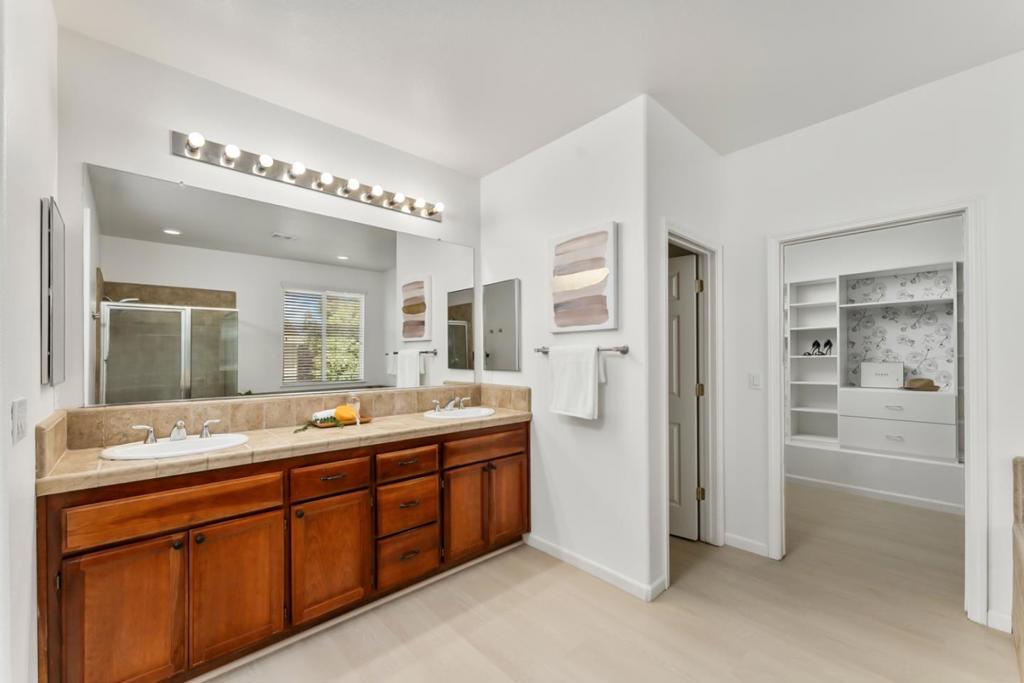 https://media.crmls.org/mediaz/45f5b46c-eebd-41d3-87ed-d973c11b57ed.jpg?preset=X-Large