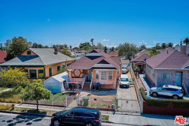 956 E 24th Street, Los Angeles CA: https://media.crmls.org/mediaz/45f5b987-827e-459a-b562-6de9a0caf455.jpg