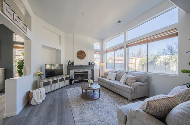 327 Rhine Court, Salinas CA: https://media.crmls.org/mediaz/45f6c595-ceba-4e59-a4e7-e5d107a04ced.jpg