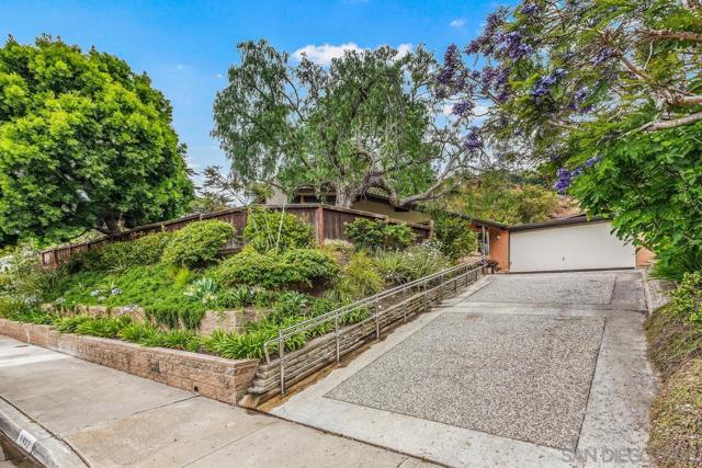 8402 Sugarman Dr, La Jolla CA: https://media.crmls.org/mediaz/45f87562-e9d5-4ca9-b752-909e444dbe74.jpg