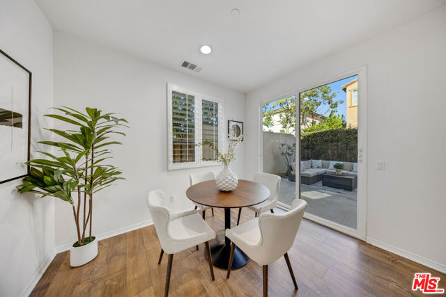 19 Linden Lane, Temple City CA: https://media.crmls.org/mediaz/45f8a3b8-d9f7-48a7-91fa-8fca92f6acdf.jpg