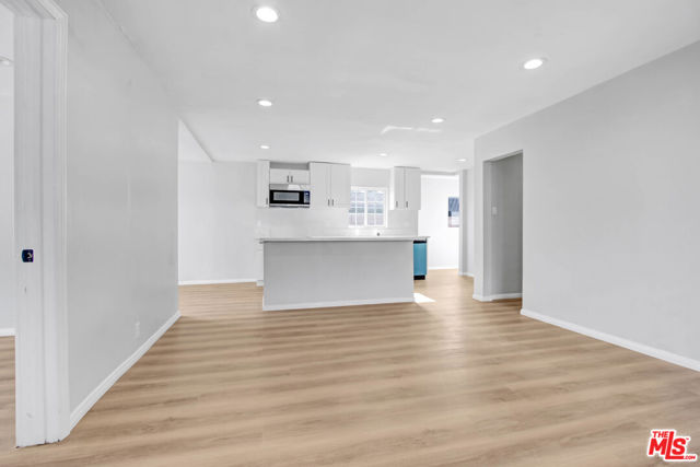 611 Pico, San Fernando CA: https://media.crmls.org/mediaz/45f8ffe4-aacd-46a3-8972-4c96ca27f8bc.jpg