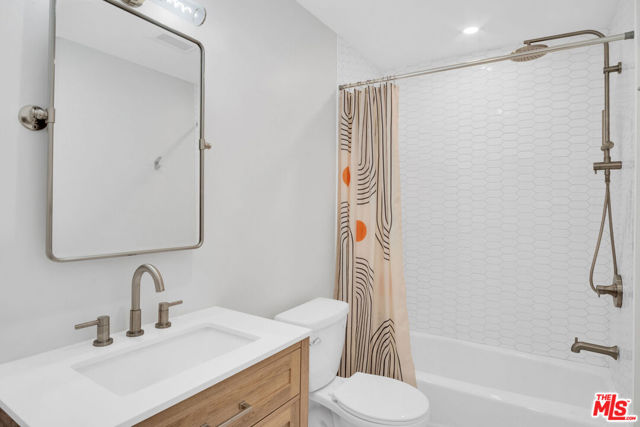 950 Main Street, El Segundo CA: https://media.crmls.org/mediaz/45f9bbe2-44db-4b82-a9c8-b8b77c490fbe.jpg