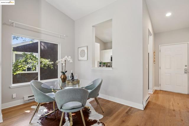 96 Bayside Ct, Richmond CA: https://media.crmls.org/mediaz/45f9e993-059d-4e50-9fe8-e0aa8449f874.jpg